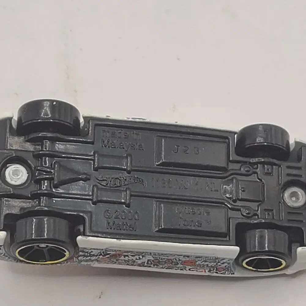 2000 Hot Wheels CAR  Muscle Tone  (White Version)